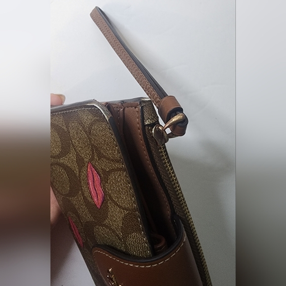 Coach Lips Wallet - Picture 7 of 7